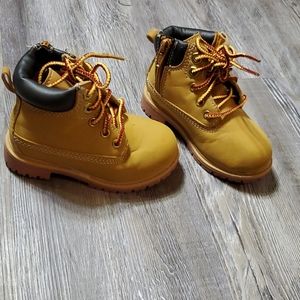 Toddler boots-size 7
